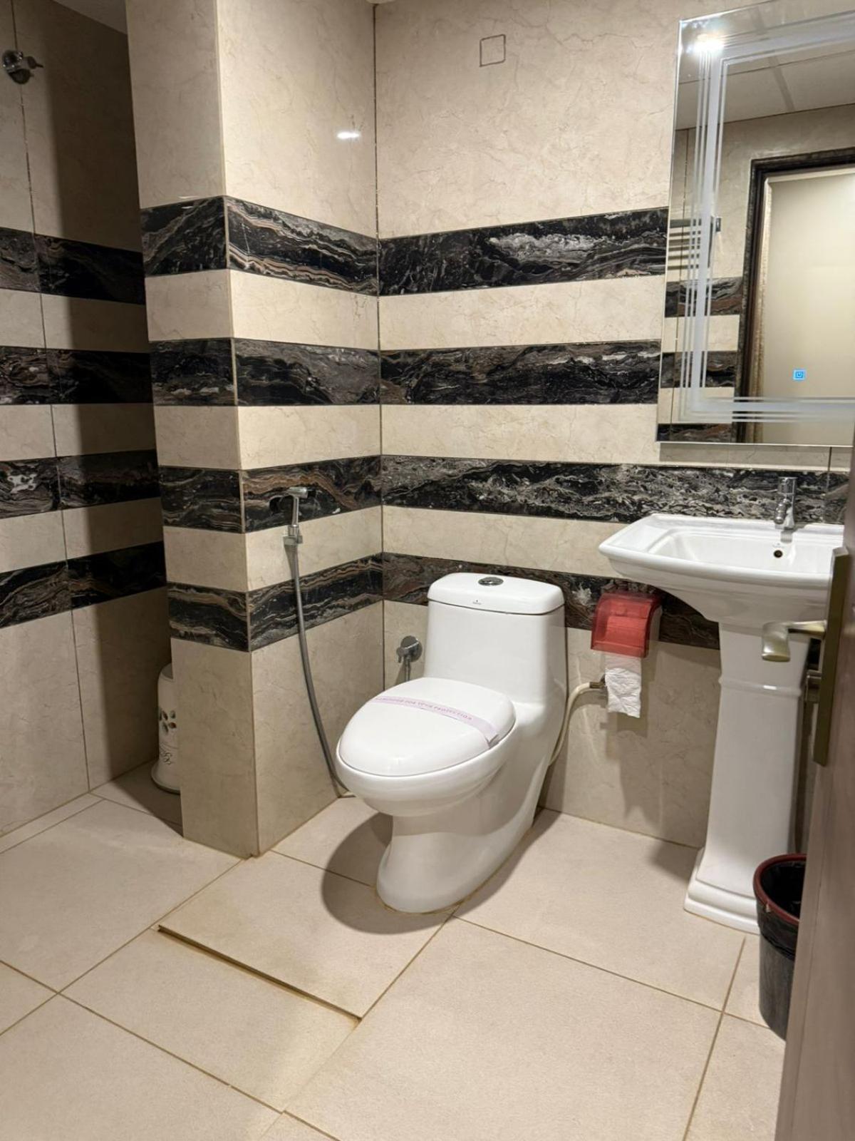 Hotel Lg Suites 벵갈루루 외부 사진