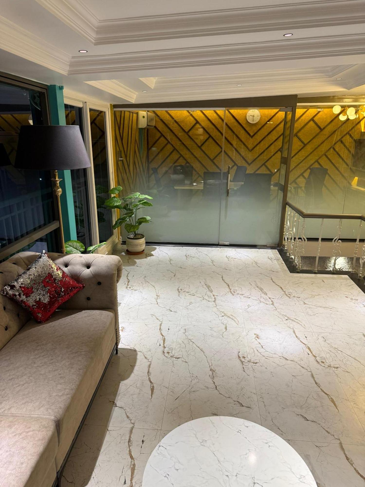 Hotel Lg Suites 벵갈루루 외부 사진